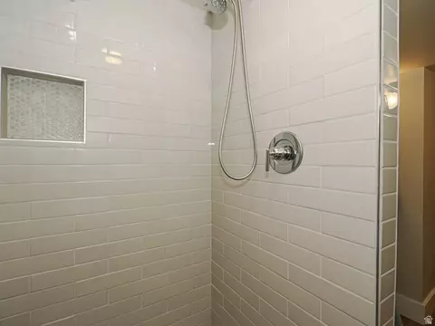 Bath - 2524 S Edgehill Dr, Bountiful, UT 84010 photo 9 of 9