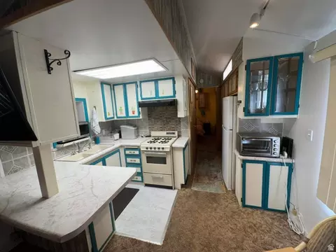 Kitchen - 1225 N Dixie Downs Rd #100, Saint George, UT 84770 photo 1 of 5