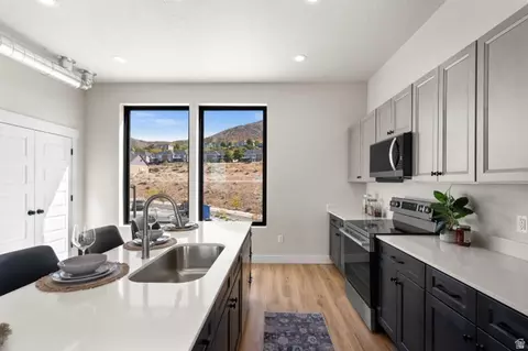 Kitchen - 281 Endurance Cir, Draper, UT 84020 photo 4 of 4