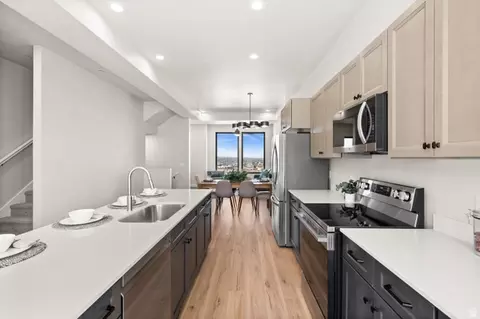 Kitchen - 283 Endurance Cir, Draper, UT 84020 photo 2 of 4