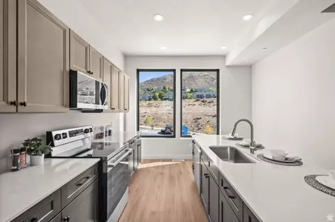 Kitchen - 283 Endurance Cir, Draper, UT 84020 photo 1 of 4