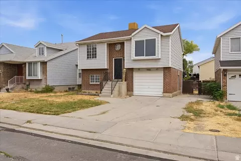 7985 S Saint Ives Ln, West Jordan, UT 84088