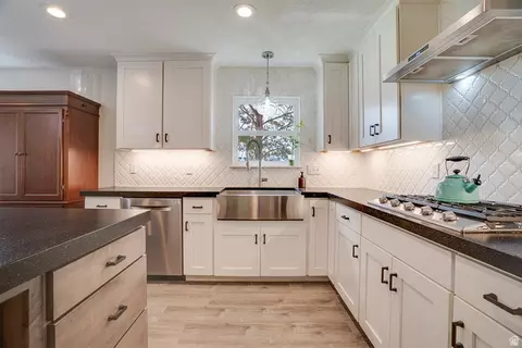 Kitchen - 3400 S Big Hollow Rd, Daniel, UT 84032 photo 4 of 6