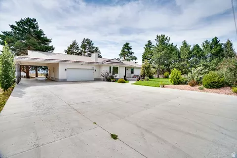 Exterior - 3400 S Big Hollow Rd, Daniel, UT 84032 photo 2 of 9