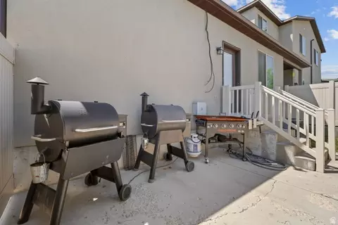 Exterior - 700 S 150 E, Smithfield, UT 84335 photo 3 of 10