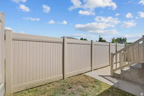 Exterior - 700 S 150 E, Smithfield, UT 84335 photo 4 of 10
