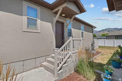 Exterior - 700 S 150 E, Smithfield, UT 84335 photo 2 of 10
