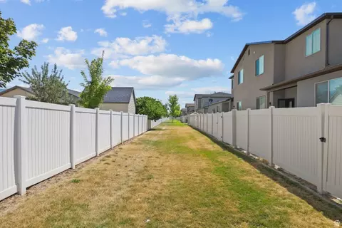 Exterior - 700 S 150 E, Smithfield, UT 84335 photo 6 of 10