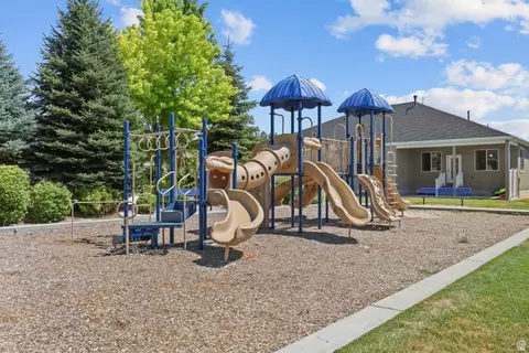Exterior - 700 S 150 E, Smithfield, UT 84335 photo 8 of 10