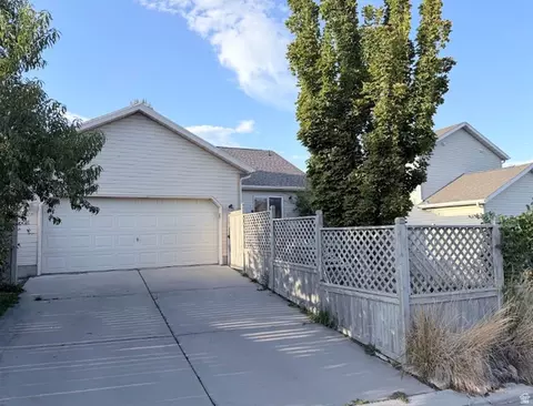 Exterior - 4008 E Sioux St, Eagle Mountain, UT 84005 photo 5 of 7