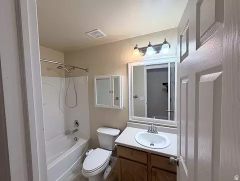 Bath - 4008 E Sioux St, Eagle Mountain, UT 84005 photo 2 of 6