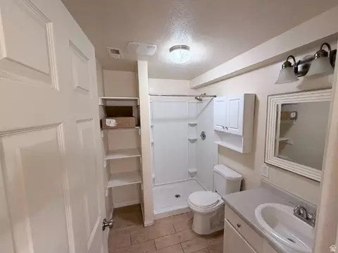 Bath - 4008 E Sioux St, Eagle Mountain, UT 84005 photo 5 of 6