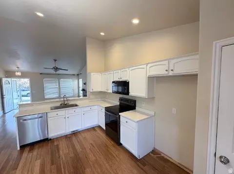 Kitchen - 4008 E Sioux St, Eagle Mountain, UT 84005 photo 2 of 3