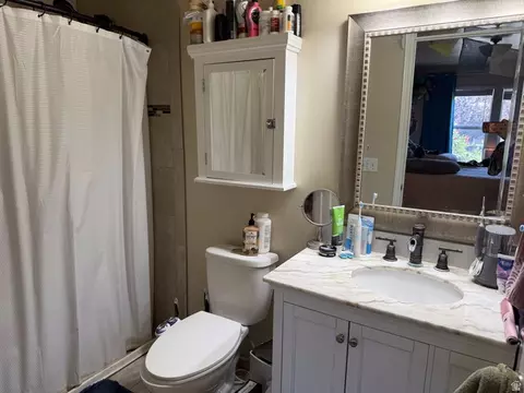 Bath - 4008 E Sioux St, Eagle Mountain, UT 84005 photo 2 of 4