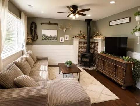 Living - 476 N 200 E, Parowan, UT 84761 photo 2 of 2