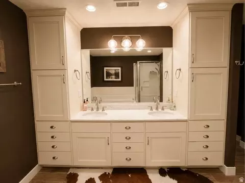 Bath - 476 N 200 E, Parowan, UT 84761 photo 3 of 5