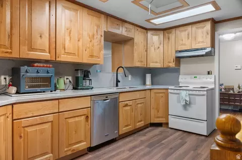 Kitchen - 2372 S 200 E, Bountiful, UT 84010 photo 2 of 3