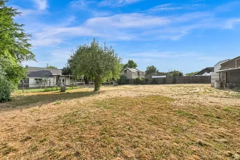 Exterior - 340 W Porter Ln, Centerville, UT 84014 photo 9 of 10