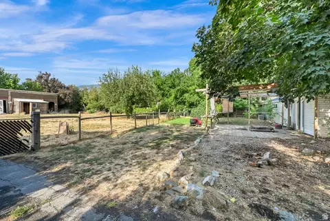 Exterior - 340 W Porter Ln, Centerville, UT 84014 photo 6 of 10