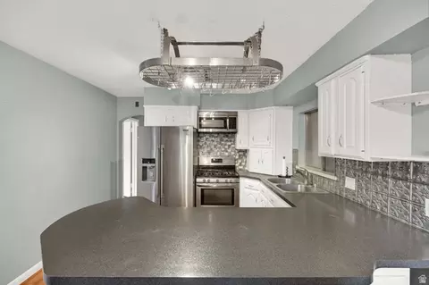 Kitchen - 340 W Porter Ln, Centerville, UT 84014 photo 1 of 2