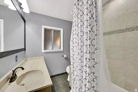 Bath - 340 W Porter Ln, Centerville, UT 84014 photo 1 of 3
