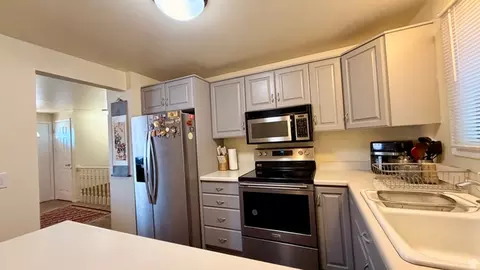 Kitchen - 1236 E Violet Dr S, Sandy, UT 84094 photo 3 of 6