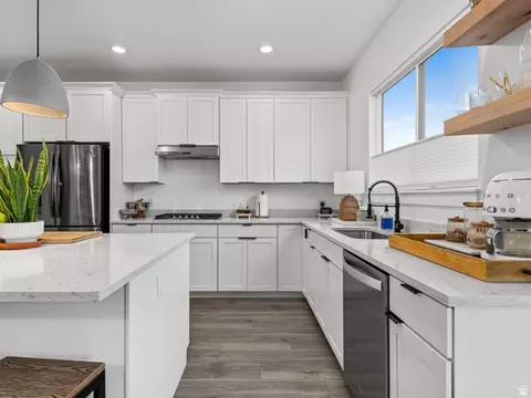 Kitchen - 627 S Meade St, Mapleton, UT 84664 photo 2 of 3
