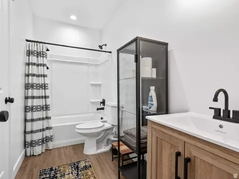 Bath - 627 S Meade St, Mapleton, UT 84664 photo 4 of 5