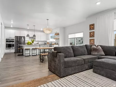 Living - 627 S Meade St, Mapleton, UT 84664 photo 2 of 3