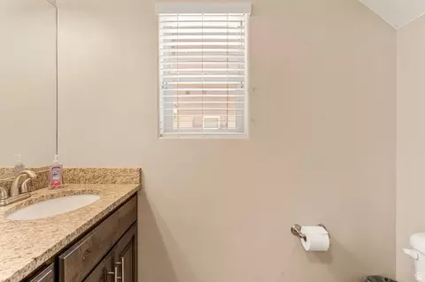 Bath - 4257 E Razor Dr, Washington, UT 84780 photo 3 of 6