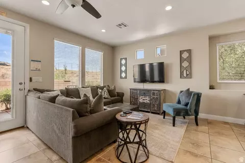 Living - 4257 E Razor Dr, Washington, UT 84780 photo 1 of 3