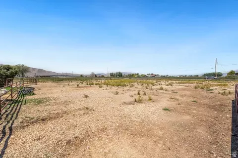 Exterior - 3847 W 6800 St S, Benjamin, UT 84660 photo 6 of 8
