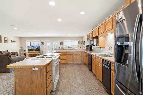 Kitchen - 3847 W 6800 St S, Benjamin, UT 84660 photo 3 of 3