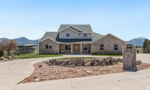 Exterior - 3847 W 6800 St S, Benjamin, UT 84660 photo 3 of 8