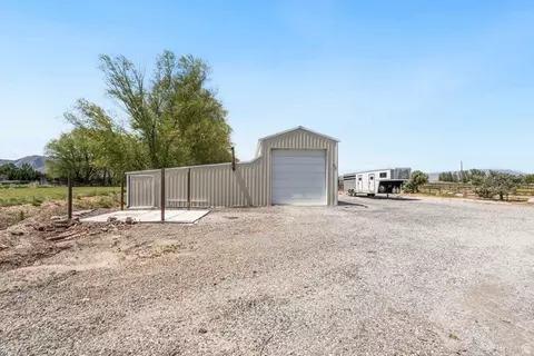 Exterior - 3847 W 6800 St S, Benjamin, UT 84660 photo 2 of 8