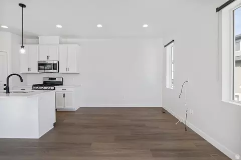 Living - 470 S 720 W, American Fork, UT 84003 photo 3 of 5