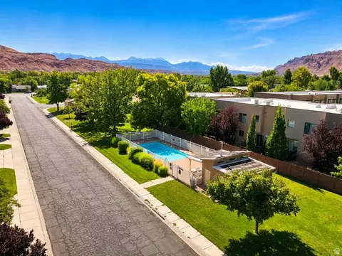 View/Area - 477 N Hale Ave, Moab, UT 84532 photo 2 of 2
