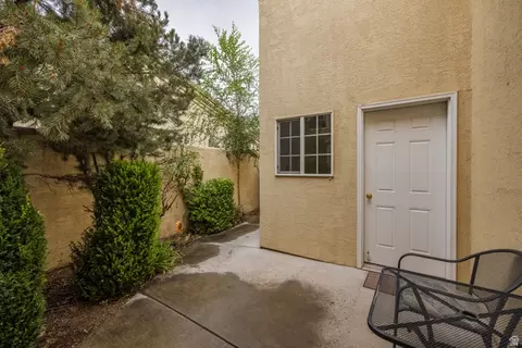 Exterior - 477 N Hale Ave, Moab, UT 84532 photo 2 of 6