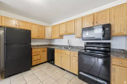 Kitchen - 1884 E Shepard Ln, Lake Point, UT 84074 photo 2 of 3