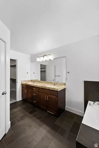 Bath - 43 E Blue River Dr S, Draper, UT 84020 photo 7 of 11