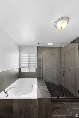 Bath - 43 E Blue River Dr S, Draper, UT 84020 photo 4 of 11
