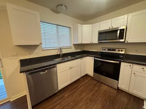 Kitchen - 4384 N Maple Dr, Eagle Mountain, UT 84005 photo 2 of 2