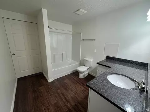 Bath - 4384 N Maple Dr, Eagle Mountain, UT 84005 photo 4 of 4