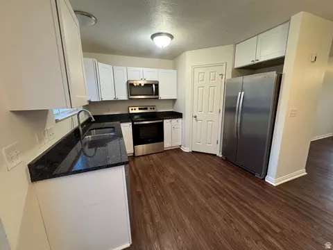 Kitchen - 4384 N Maple Dr, Eagle Mountain, UT 84005 photo 1 of 2