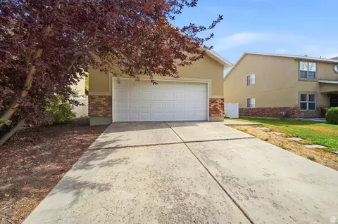 Exterior - 297 W Bricker Rd, Draper, UT 84020 photo 2 of 9