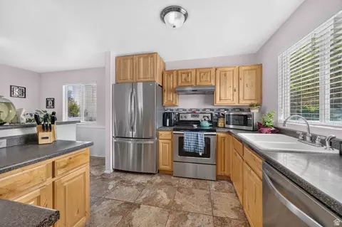 Kitchen - 297 W Bricker Rd, Draper, UT 84020 photo 5 of 5