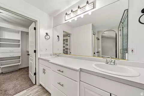 Bath - 2154 E Wasatch Blvd, Sandy, UT 84092 photo 3 of 6