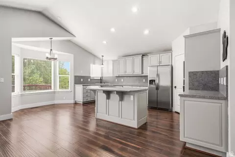 Kitchen - 2154 E Wasatch Blvd, Sandy, UT 84092 photo 2 of 6