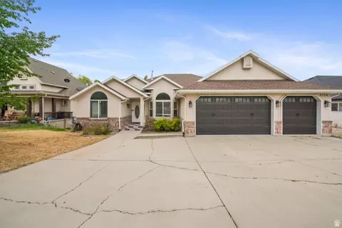 Exterior - 2154 E Wasatch Blvd, Sandy, UT 84092 photo 2 of 3