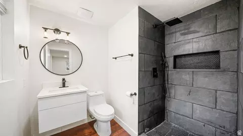 Bath - 552 E Chelsea Dr S, Bountiful, UT 84010 photo 1 of 6